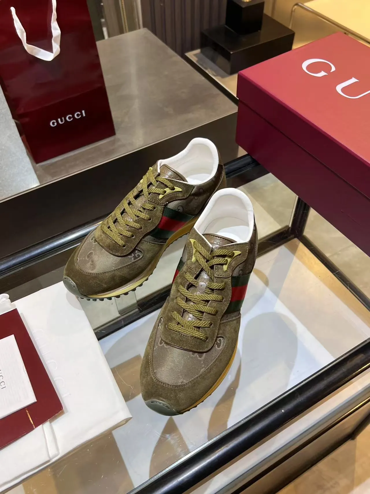 Men's Men's Shoes 💰620💰 Gucci Gucci Top Version Latest Catwalk Style Re-Motion Series Thick-soled Casual Sneakers Original Purchased, Developed and Made. This sneaker has a detachable and adjustable ankle strap, adding a dynamic item to the 2025 spring and summer series. The light and flexible outsole has been specially treated and is filled with a strong retro style. Exquisite packaging at the delivery counter 🛍📦 ▪️Fabrics: Original custom imported first-layer cowhide ▪️Inner lining: Original custom-made breathable mesh ▪️Sole: Original molded TPU material ▪️Sole thickness: 3.5CM ▪️Size: 39-44 (customized at 38.45.46)